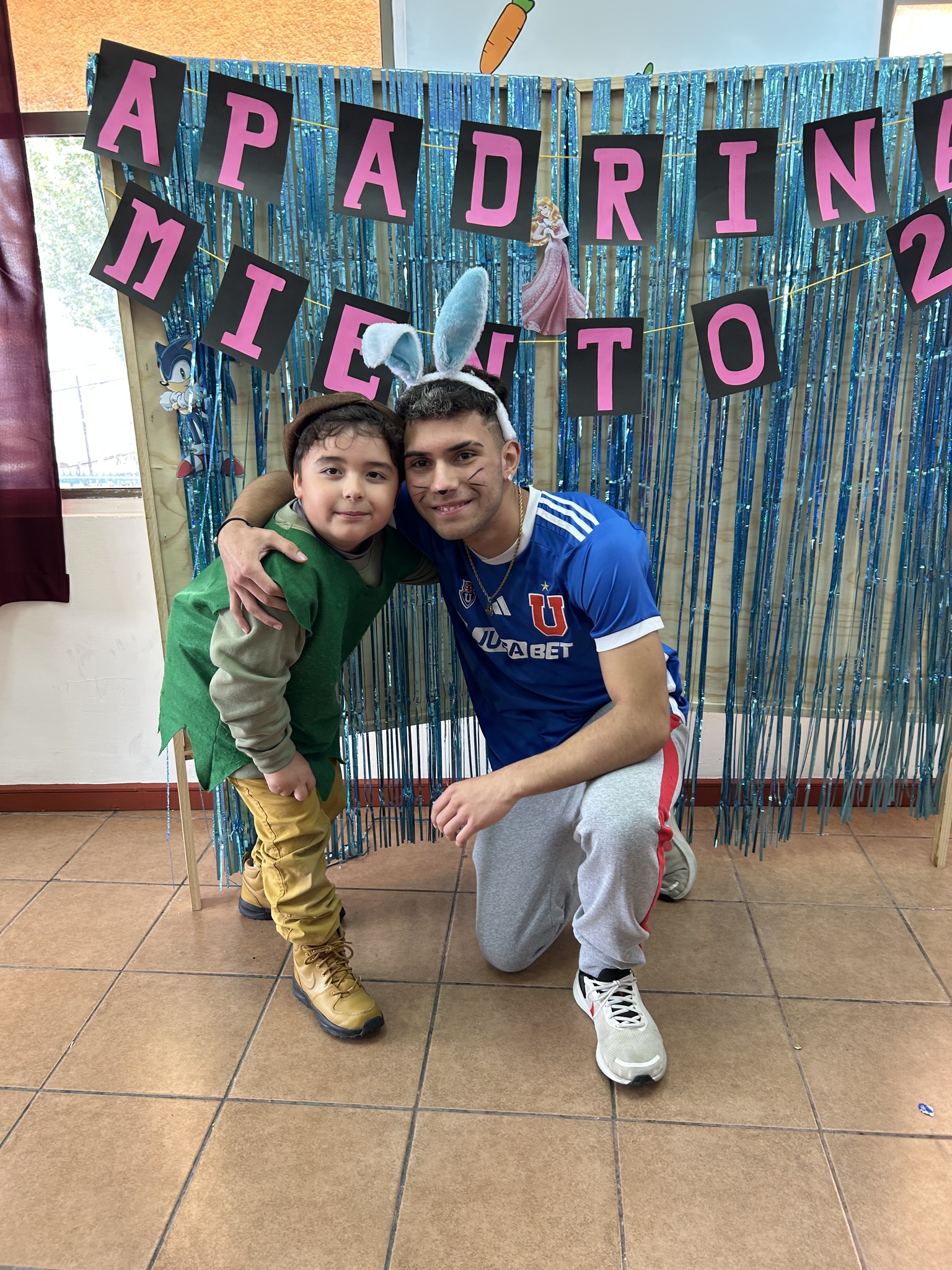 ¡El apadrinamiento de nuestros queridos estudiantes de 4° medio a los pequeñitos de Kínder! 2025 - 492375678_1158784256044565_1663162598986144123_n.jpg